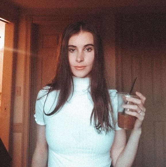 Meet your Posher, Beth - Picture 1 of 1